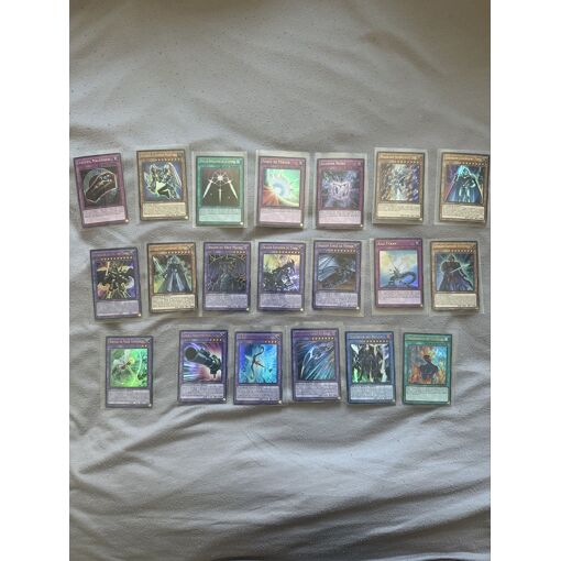 LOT ÉNORME De Cartes Yu-Gi-Oh! – Plusieurs Milliers Avec Bases De Decks
