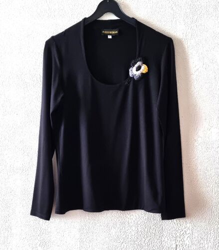 T-Shirt Fuego Taille M Noir Avec Perles Et Déco Tbe