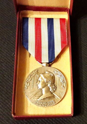Médaille D' Honneur Des Chemins De Fer Argent 1961 (France)