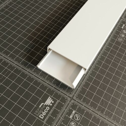 Mon Marché Déco - Goulotte Tv Cache-câble Adhésive Carrée Pvc - L. 1,20 M - Blanc