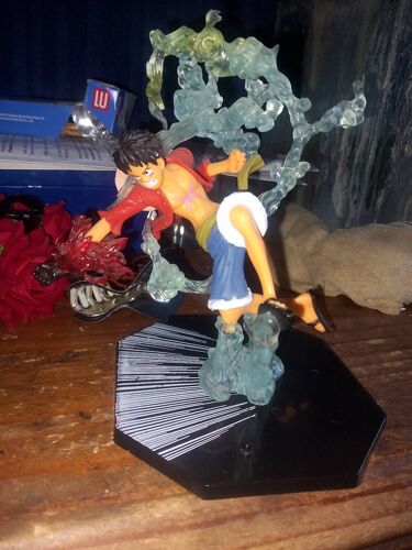Figurine One Piece Sur Socle