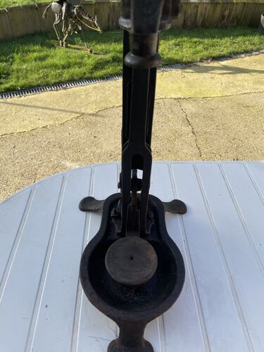 Vieille Bouchoneuse À Vin