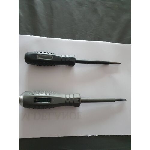2 tournevis testeur
