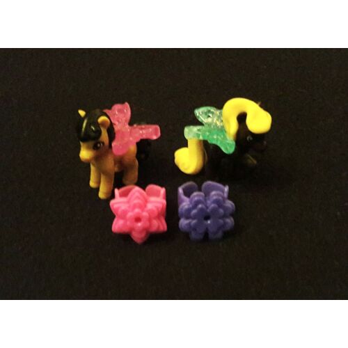 Figurines Youmitik "Pégase" (Cheval Beige, Ailes Et Bague Mauve + Cheval Noir, Ailes Et Bague Bleue)