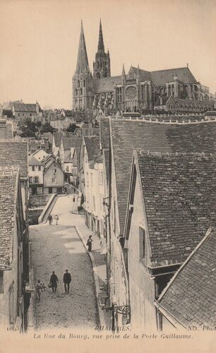 Carte Postale Ancienne - Chartres - La Rue Du Bourg, Vue Prise De La Porte Guillaume.
