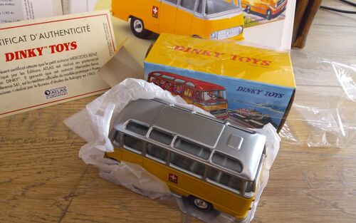 Voiture PETIT CAR MERCEDES réf 541 DINKY TOYS ATLAS AVEC FICHE ET CERTIFICAT