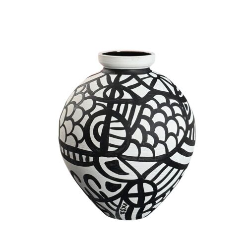 Vase en terre cuite décoré à  la main noir H.24cm