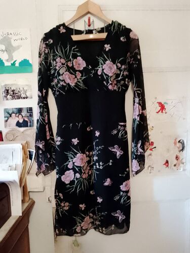 Robe Noire Fleurs Roses/Vertes Manches Pattes D Éléphants 38 M.