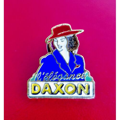 Pins Daxon L'Elegance. Dame Au Chapeau. Mode, Vetements. Société, Logo.