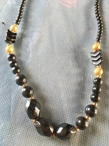 Collier Fantaisie Perles Noires / Grises Et Perles Écru