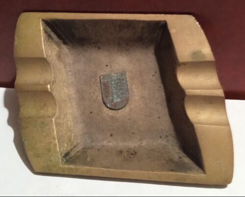 Cendrier - En Bronze - Blason De La Suisse - 9 x 7 cm