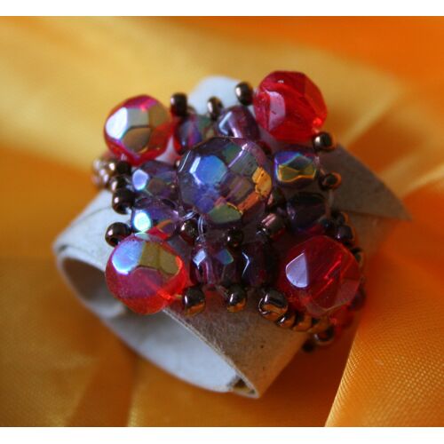 Bague Facettes Rouge Irisé Et Violettes