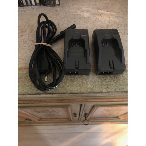 2 Chargeurs batterie Olympus Li-10 et le câble