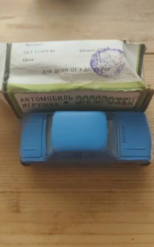 Urss. Ukraine. Jouet Voiture Zaz 966.