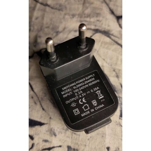 Chargeur universel XLD0053-Z045035 4,5V 0,35A 350mA avec connexion USB