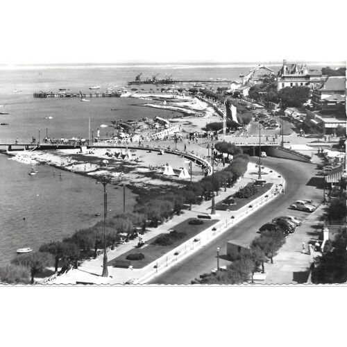 Carte Postale Arcachon (33) - La Plage Et Les Trois Jetées (1960)