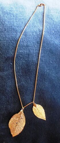 Bijou Pendentif 2 Feuilles Trempées Enduites D'Or Chaine Fantaisie