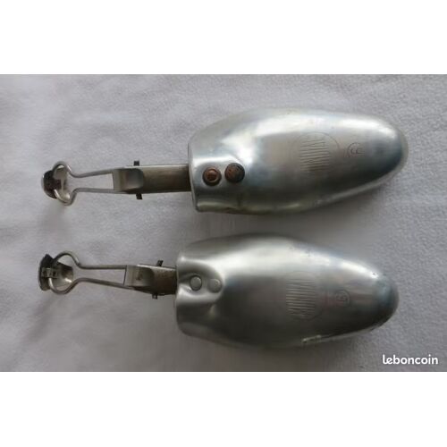 Paire Embauchoirs Métal Mondial 6 Vintage/J28