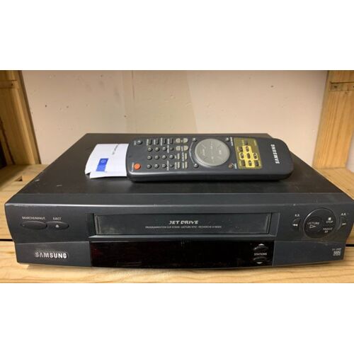 Magnétoscope Samsung SV-200F multi-standard pour cassettes VHS vidéocassettes vidéo VCR lecteur enregistreur d' émissions et de films PAL SECAM mesecam lecture ntsc magnetoscope jet drive verrouillage