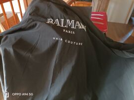 Cape De  Coupe Coiffeur Marque Pierre  Balmain Noire 