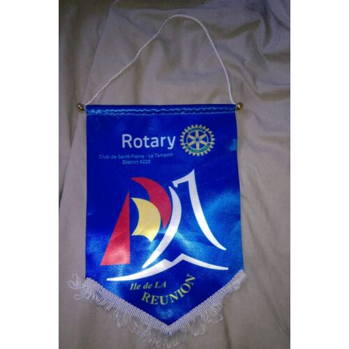 Fanion Rotary International Club Saint Pierre Le Tampon District 9220 Île Réunion Ttb