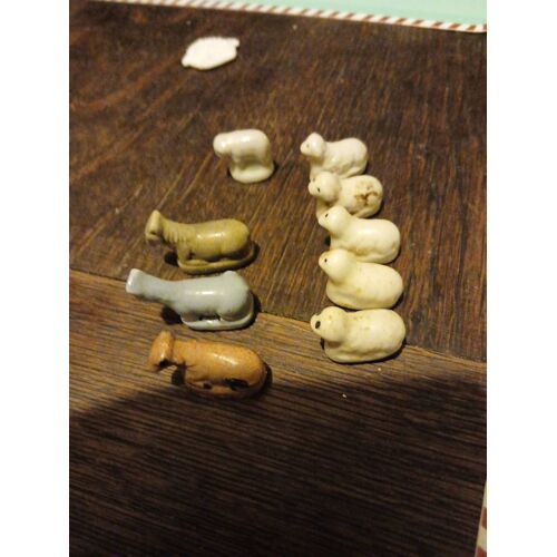 Lot De 9 Fèves Animaux Creche Ancienne