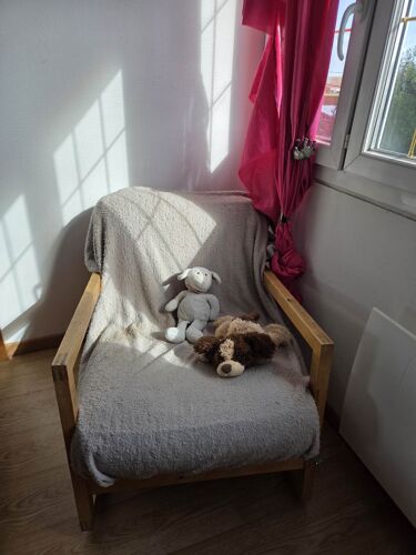 Petit fauteuil bois et coussin en tissu bon état Ikea