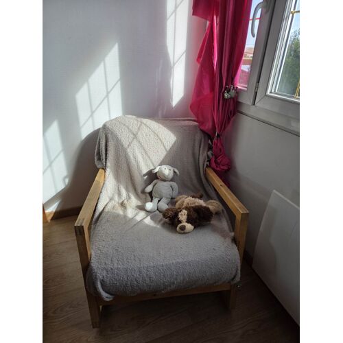 Petit fauteuil bois et coussin en tissu bon état Ikea