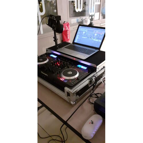 Table de mixage mixdeck quad avec son fligtcase