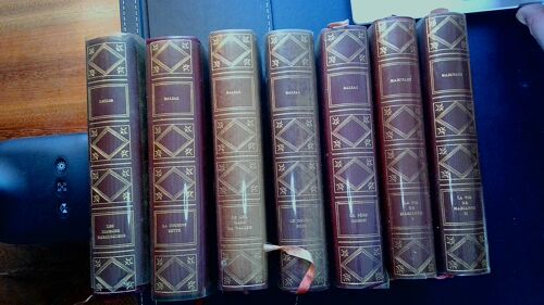 Edition De Luxe Sur Papier Alfa Mousse De Navarre. 1970 À 1974. Lot De 32 Volumes. Flaubert (3vol), Hugo (6 Vol), Balzac (4 Vol), Stendhal (4 Vol), Marivaux (2 Vol.) Chateaubriand,....