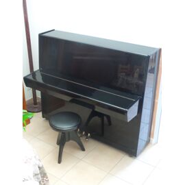 Vend Piano Droit, Marque Tchaika, Vernis Noir