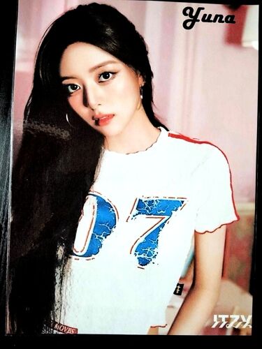 Pack décoration K Pop ITZY YUNA (7 pièces)