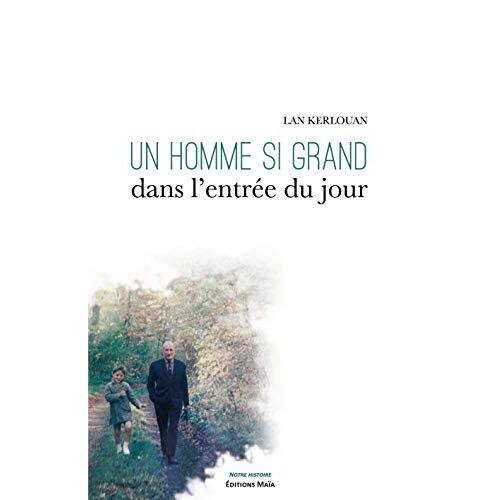 Un Homme Si Grand Dans L'entrée Du Jour