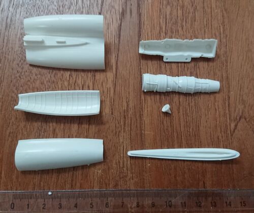 Maquette Avion Boite À Rabiot Réassort- Lot 2- Réacteur+ Nacelle Incomplets- Marque, Modèle, Échelle Ignorés