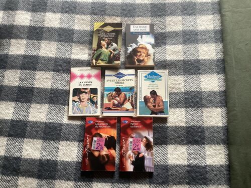 Lot De 7 Livres De La Collection « Harlequin ».