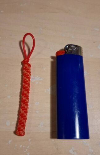 Porte clé scoubidou rouge et rose