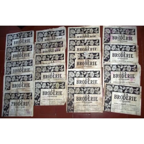 Lot De 22 Magazines Anciens La Broderie Lyonnaise Des Années 1961/62/63/64/65.