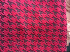 Tissu Pied De Poule Gros Motifs Rouge Et Noir. 3mètres En 1.50de Large. Polyester