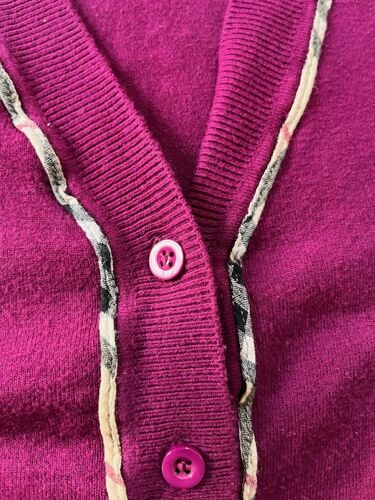 Cardigan Burberry Manches Longues Taille 34 Très Bon État. Convient À Une Femme Menue Ou Bien À Une Ado.
