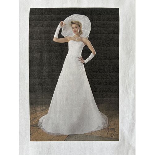 Robe De Mariée Et Jupon Couleur Ivoire