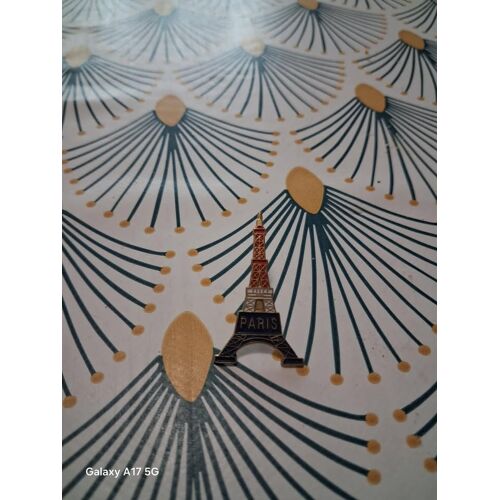 Pins Paris