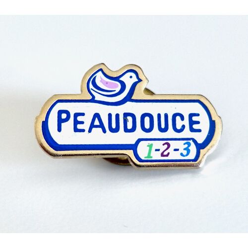 Pins Peau Douce. Oiseau, Bébé