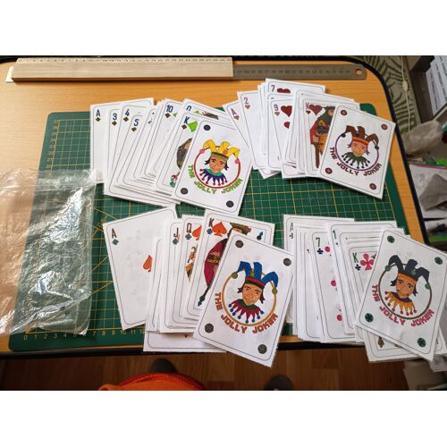 Lot De 4 Jeux De Cartes Coloriés Et Plastifiés + Le Guide Marabout De Tous Les Jeux De Cartes