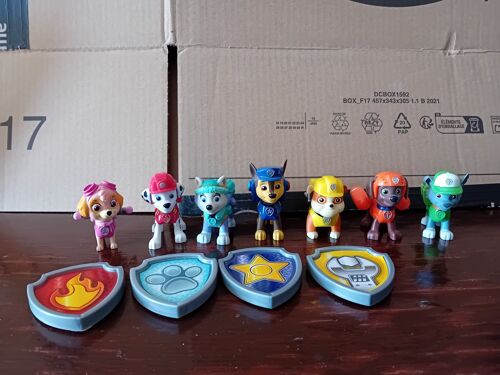 Pat'patrouille première génération : 7 figurines + 4 insignes