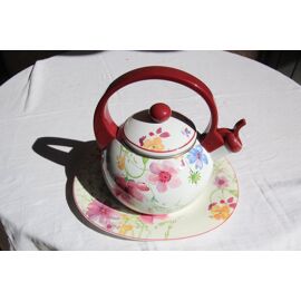 Théière Métallique Villeroy Et Boch, Mariefleur Kitchen, Sur Son Plateau En Porcelaine; Décor Floral Sur Fond Blanc