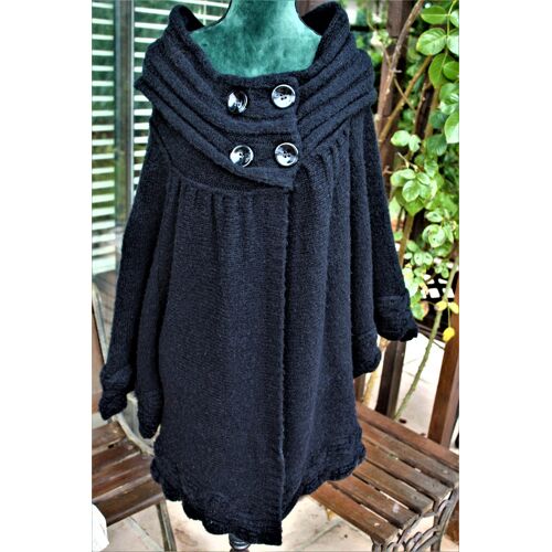 Veste Noire Style Poncho Avec Col Ample Fermè Par 4 Gros Boutons.Taille Étiquetèe:S/M.