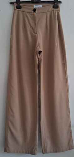 Pantalon Ajusté Beige À Jambes Larges