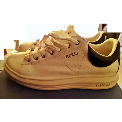 Basket Guess Taille 42 ..
