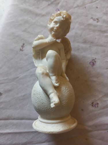 Ange en résine