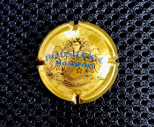 Capsule Champagne Heidsieck Co Monopole Epernay France Lettres Bleues Sur Fond Or.